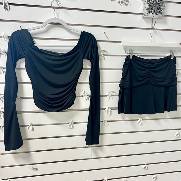 Edikted Ruched Off-Shoulder Crop Top Corey Low Rise Mini Skirt Set Black S / XS - Picture 8 of 9